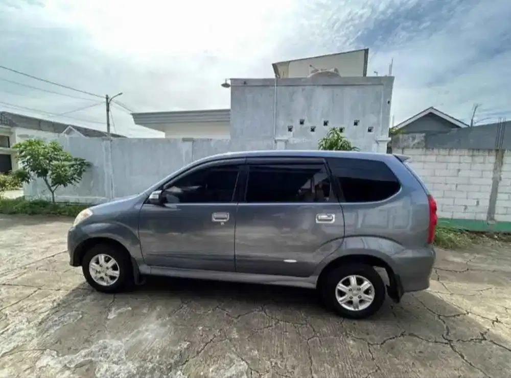 Daihatsu Xenia 2010 Bensin