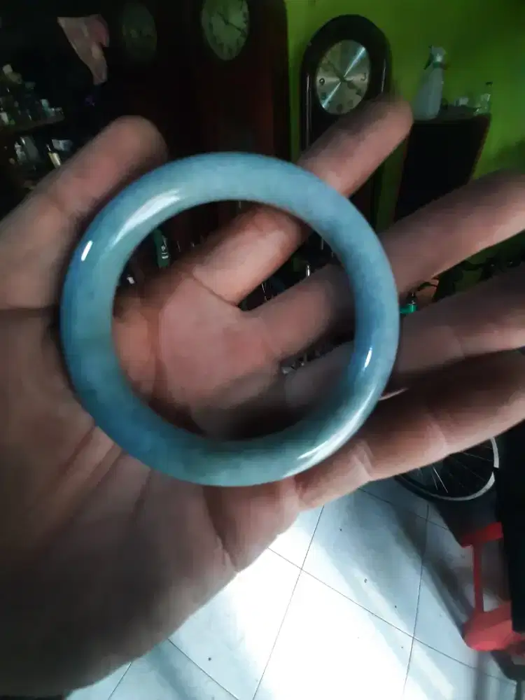 Gelang batu giok