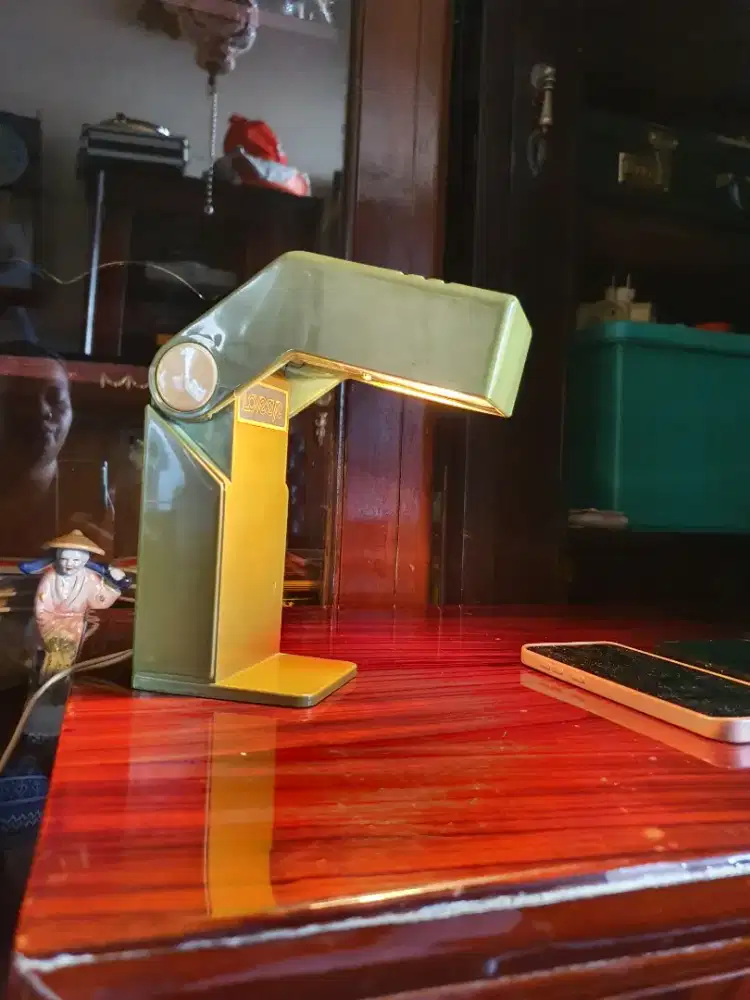 Lampu belajar Antik