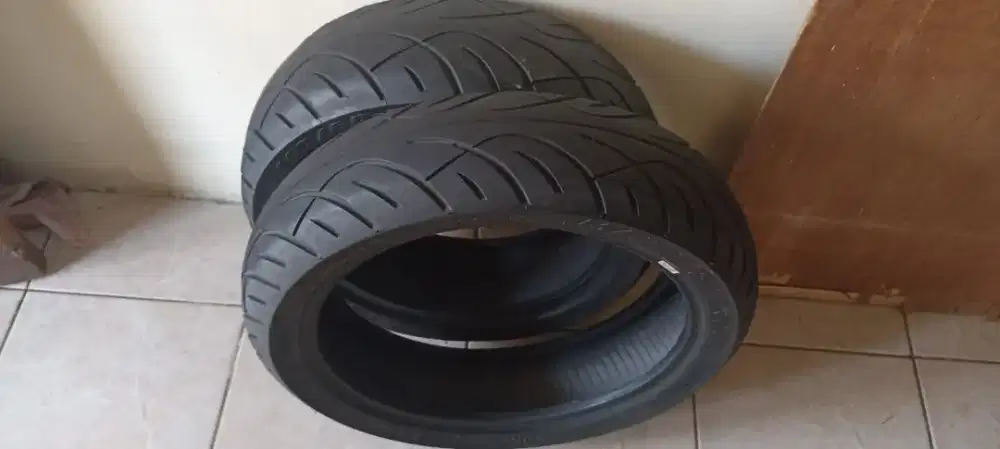 Ban motor bekas