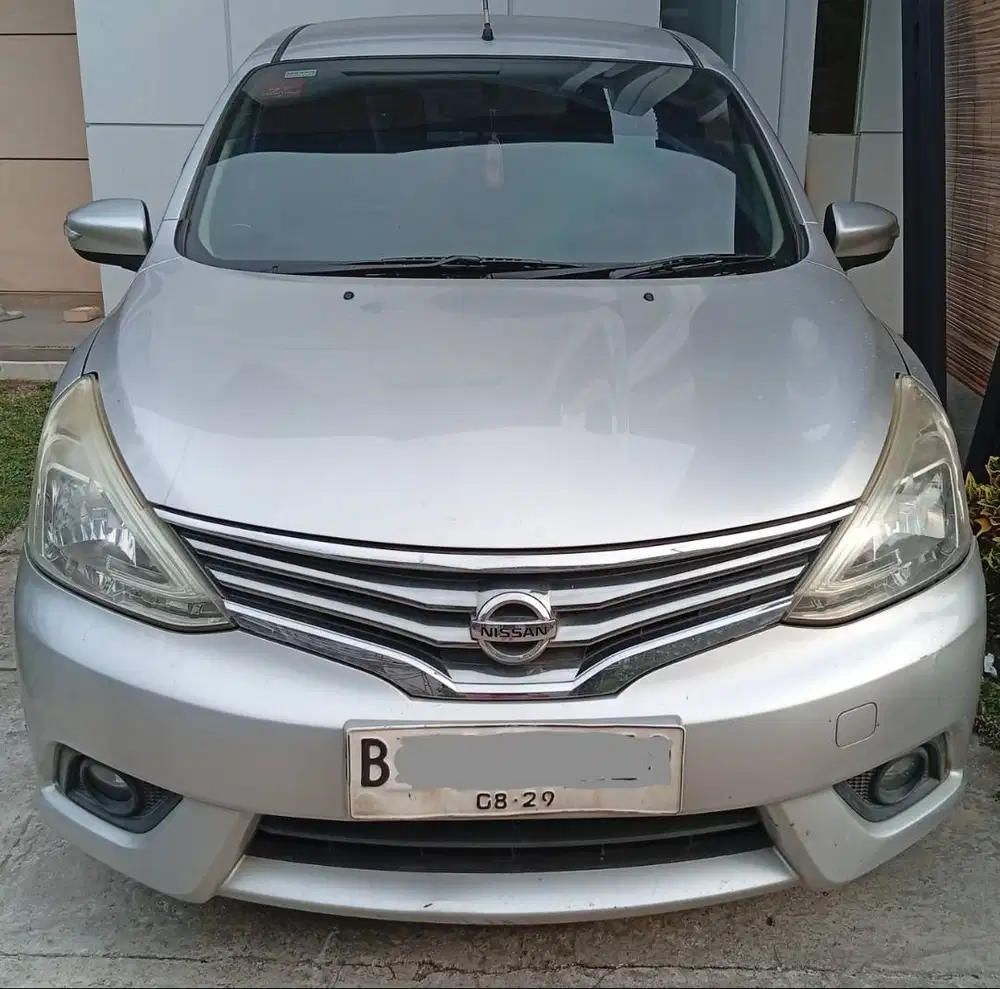 Dijual Nissan Grand Livina XV Facelift Automatic thn. 2016 kondisi Top