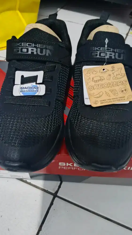 Dijual sepatu anak