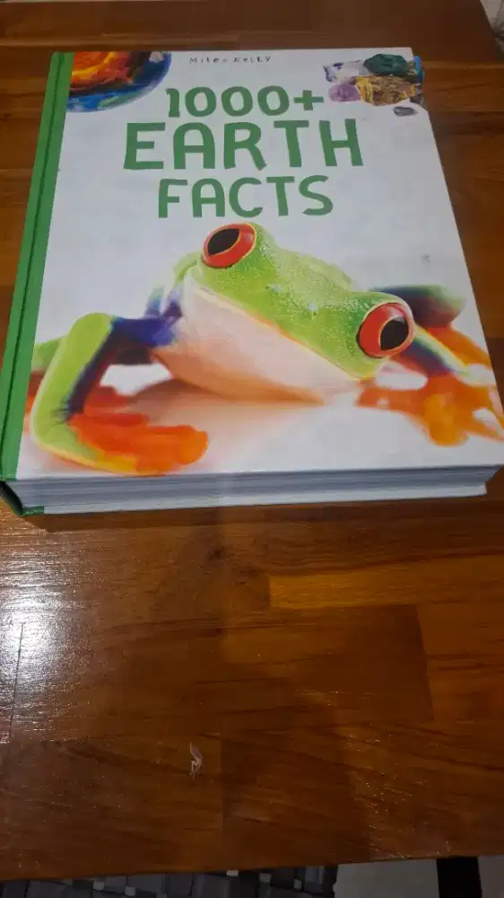 Earth facts ( buku ilmu pengetahuan)