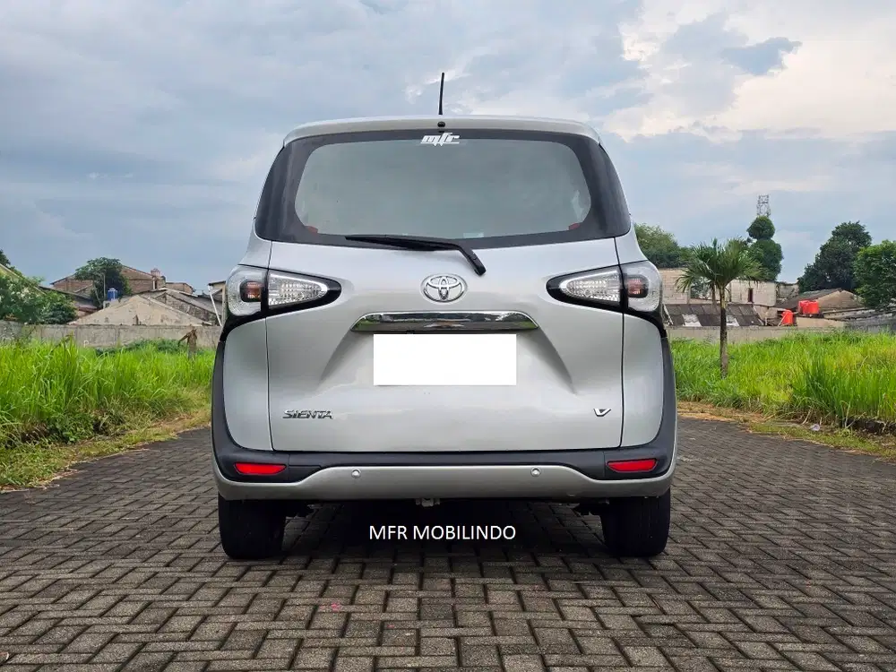 Tdp 0 - Toyota Sienta V AT 2017 Mulus