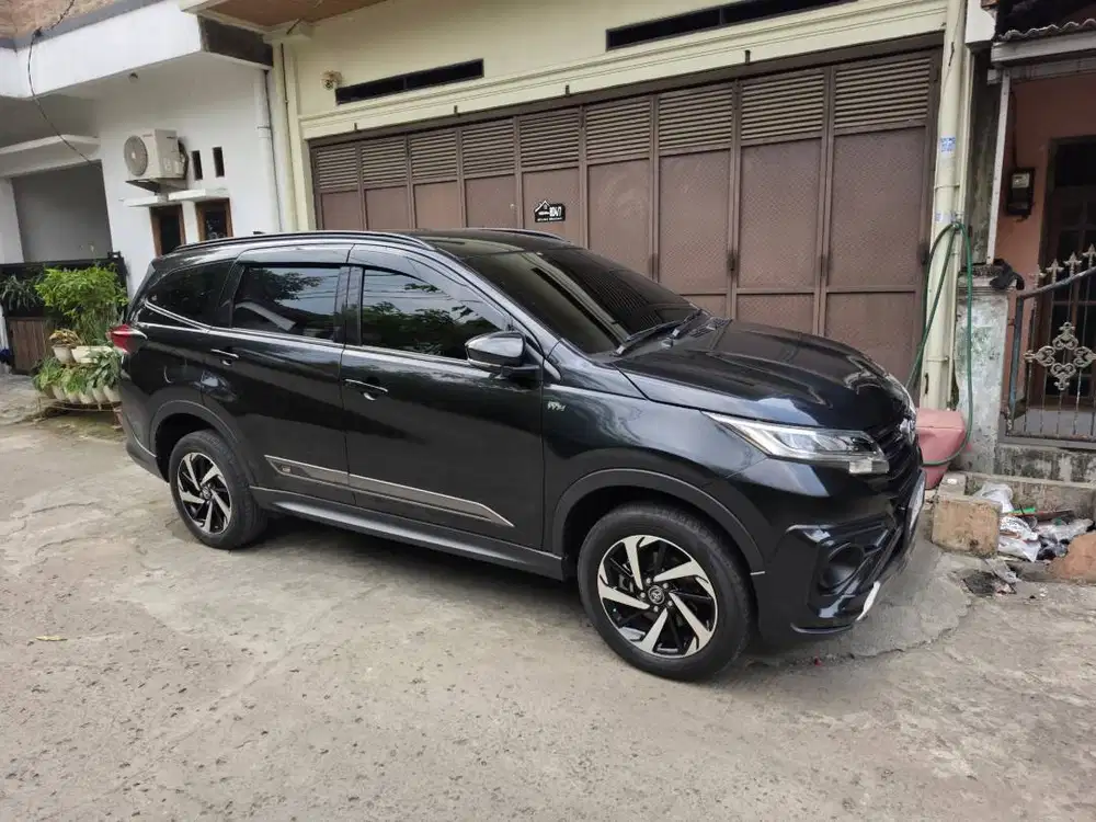 Toyota Rush GR SPORT Matic AT Tahun 2022 Hitam , 2023