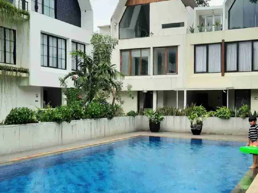 Rumah nuansa vila ad kolam renang Pejaten Jatipadang Jaksel 3m nego