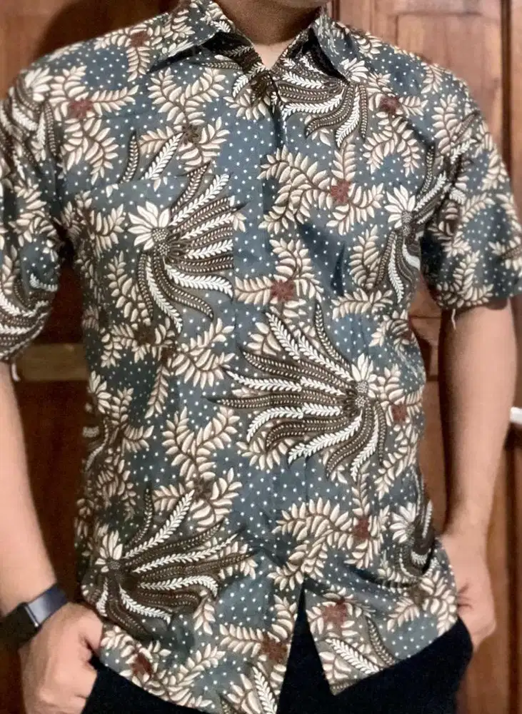[ PRELOVED ] Hem Batik Pria || Batik Motif Kembang