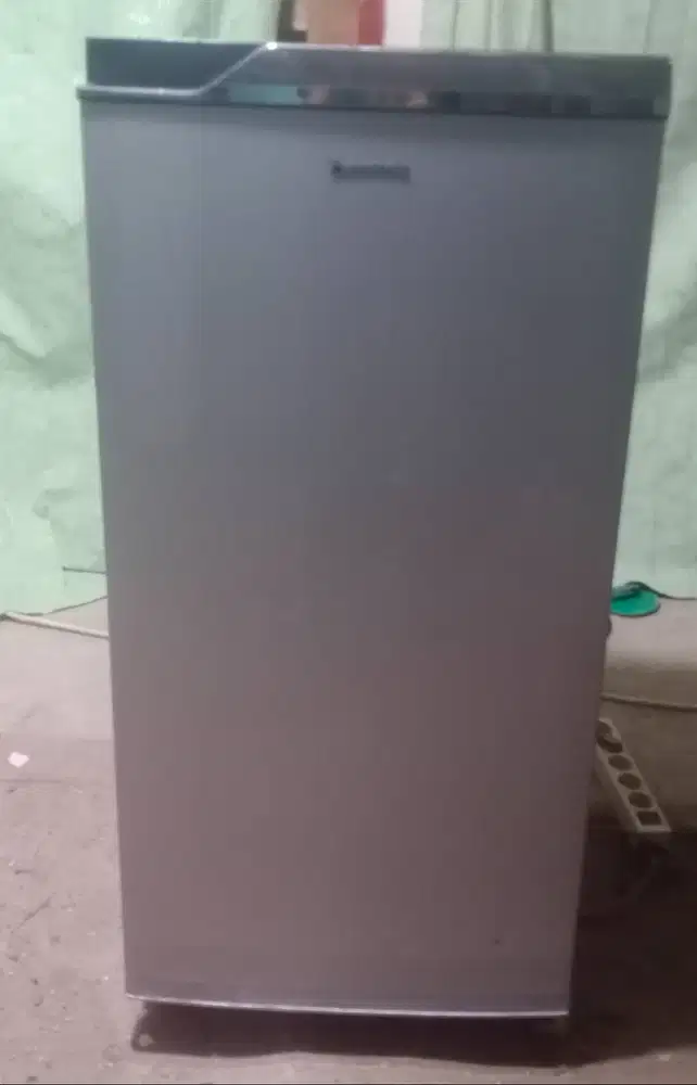 Kulkas 1 pintu PANASONIC .Mesin original pabrik belum rusak