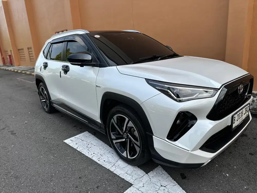 Toyota yaris cross Hybrid 2023 GR tss two tone