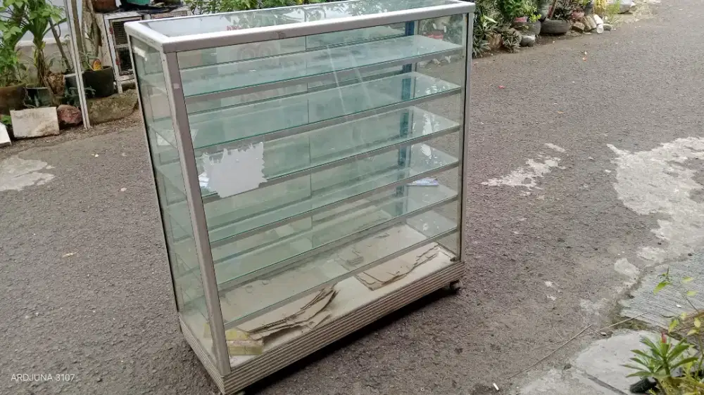 Etalase warung sembako