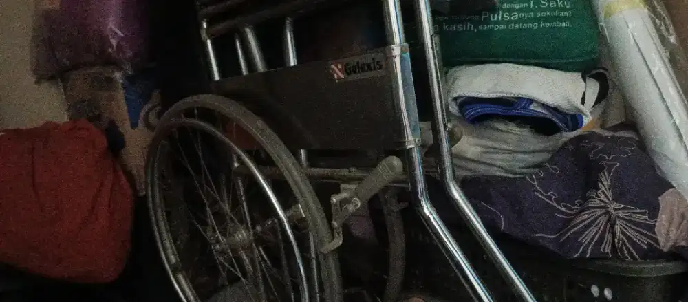 Kursi roda bekas