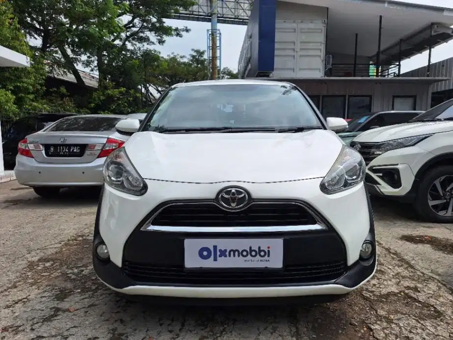 DP MURAH Toyota Sienta 1.5 V Bensin-MT 2018 Putih CTIUB