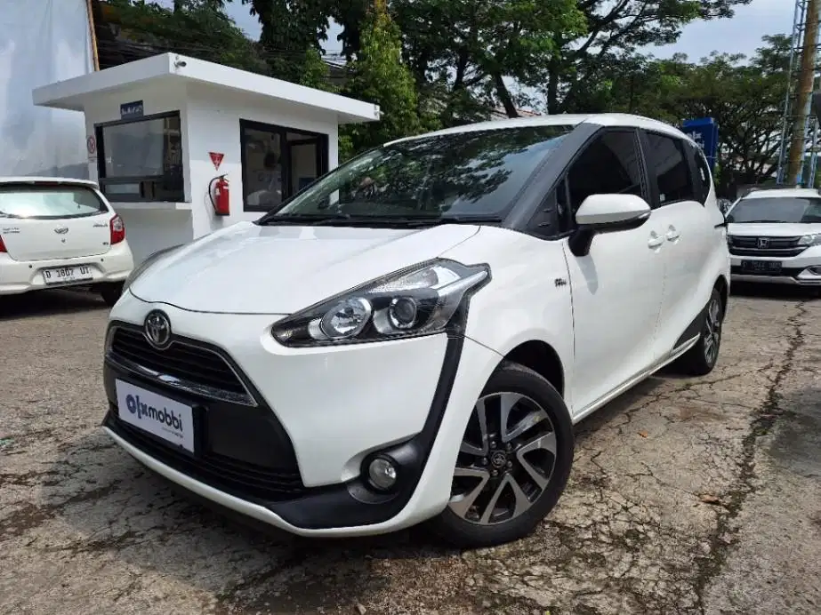 DP MURAH Toyota Sienta 1.5 V Bensin-MT 2018 Putih CTIUB