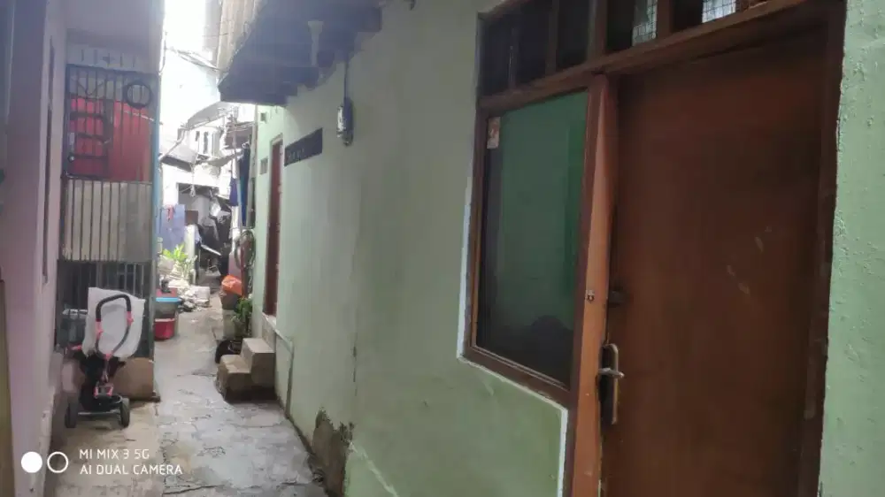 Di kontrakan rumah tinggal sekitaran Menteng,Senen, Jak Pus