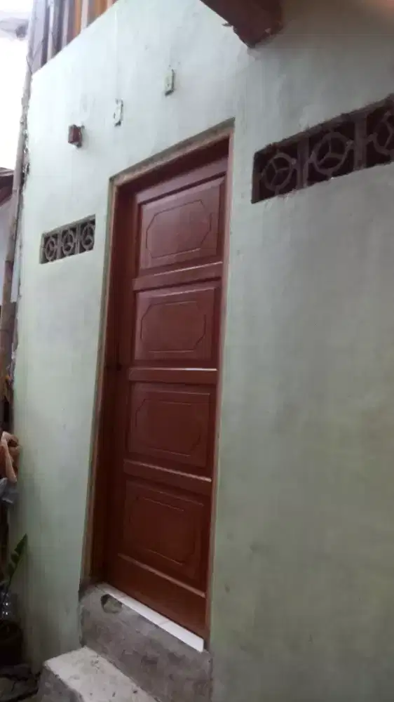 Di kontrakan rumah tinggal sekitaran Menteng,Senen, Jak Pus