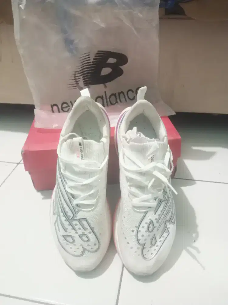 sepatu lari New Balance FuelCell SuperComp Elite v3 original