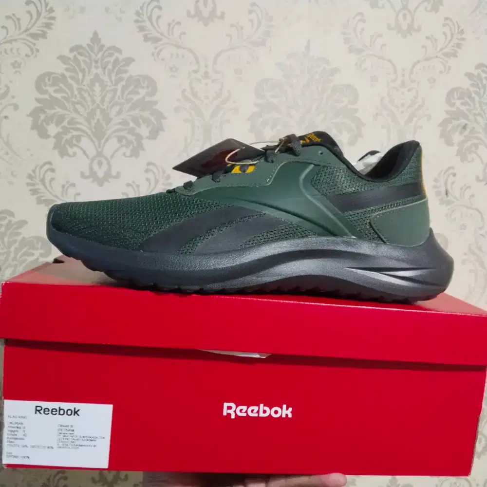 Sepatu Reebok pria