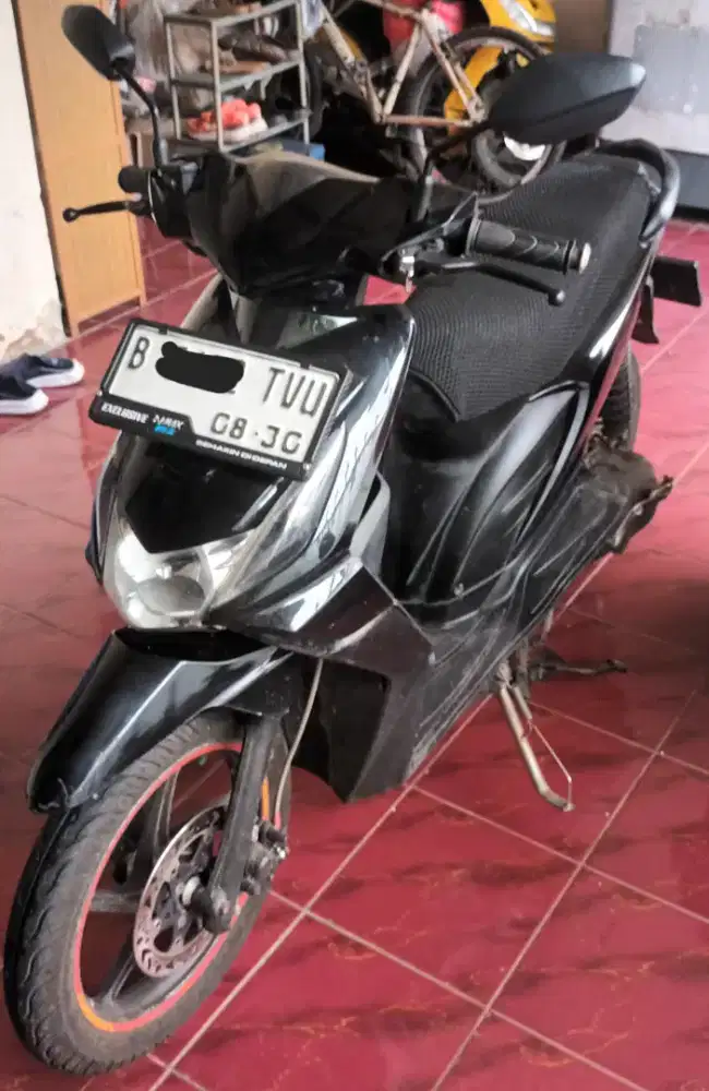 Honda Beat Karbu warna Hitam tahun 2011