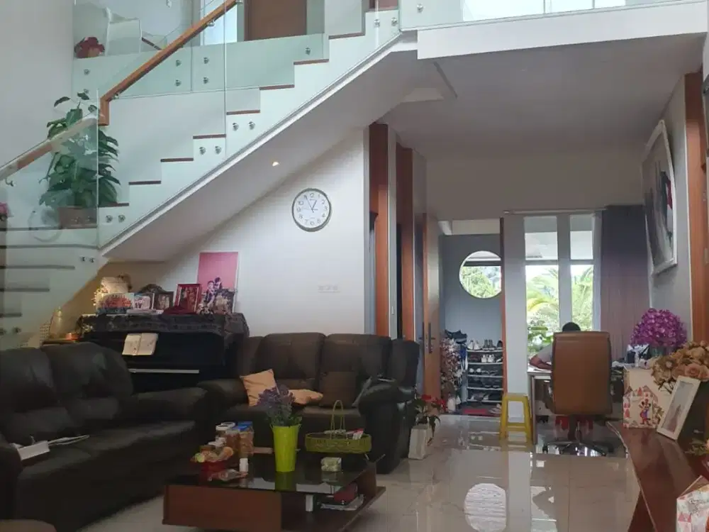 Rumah Cantik Siap Huni di Komplek Singgasana Pradana Bandung