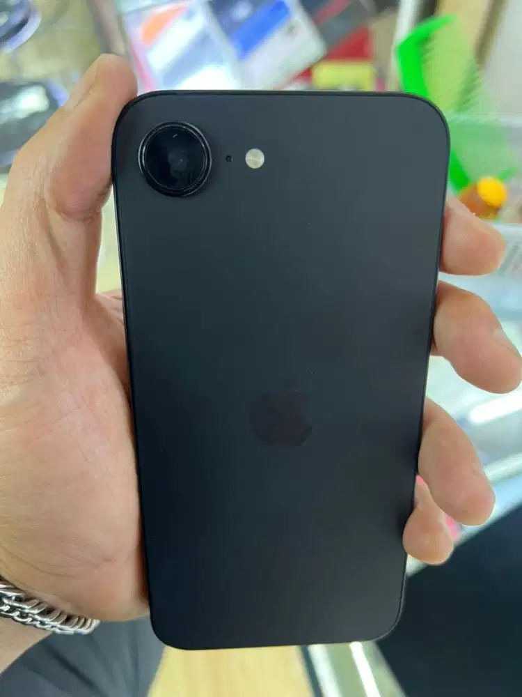 Iphone 16e 128 ibox bh 100 garansi febuari 2027