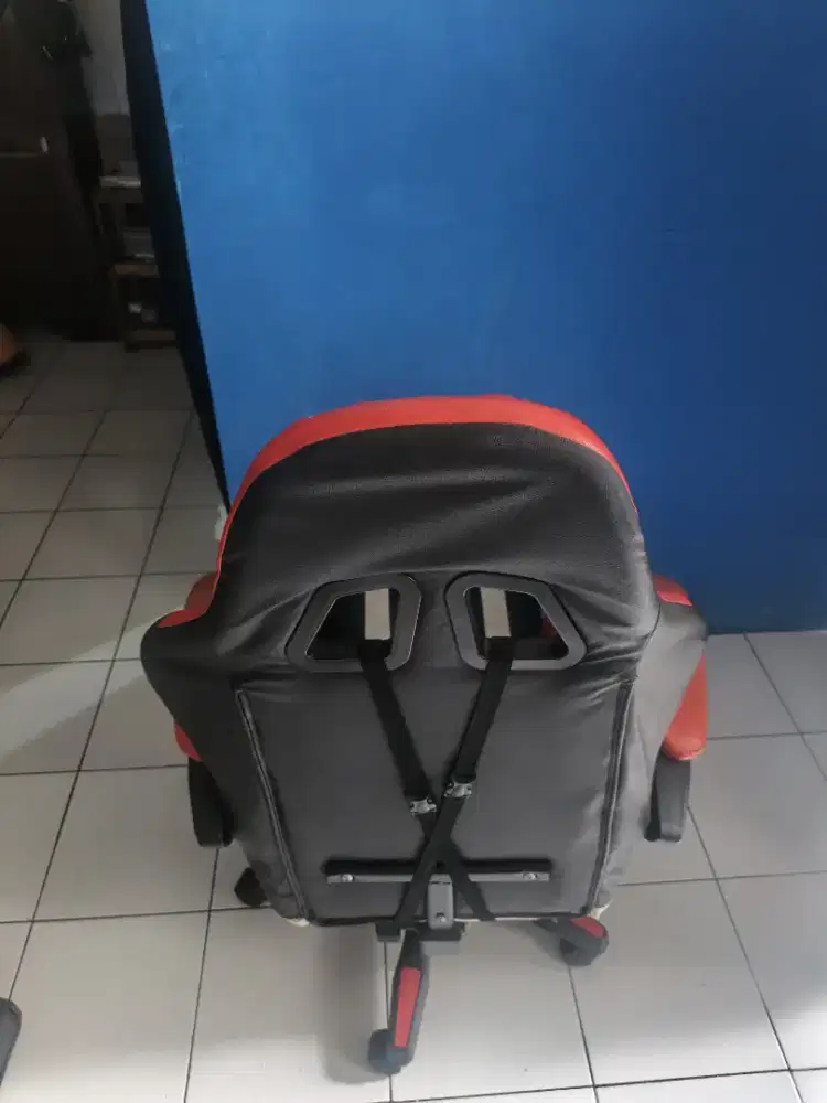 kursi gaming putih merah