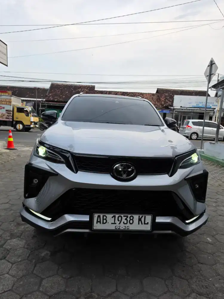 Fortuner gr 2.8 tahun 2025