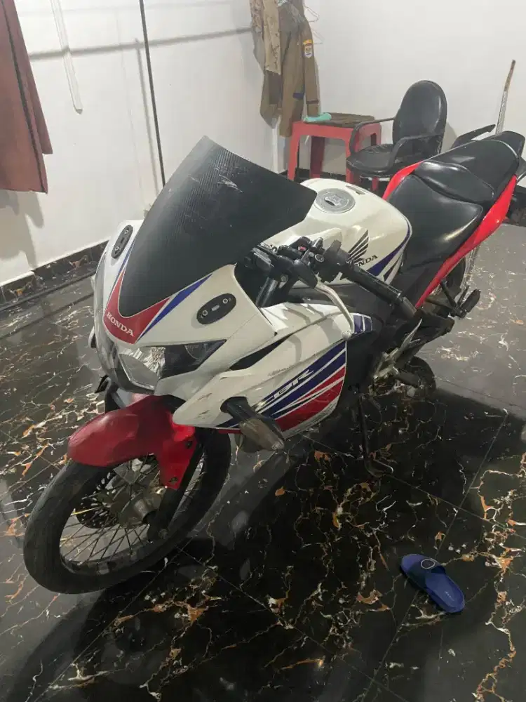 Honda CBR 150R tahun 2014