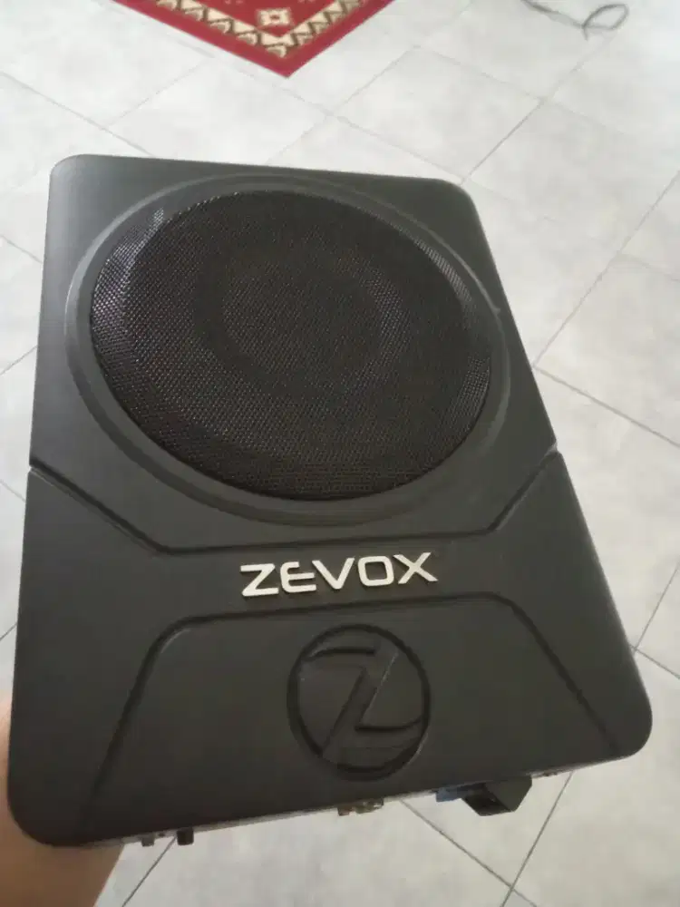 Woofer kolong zevox zv8 sfa