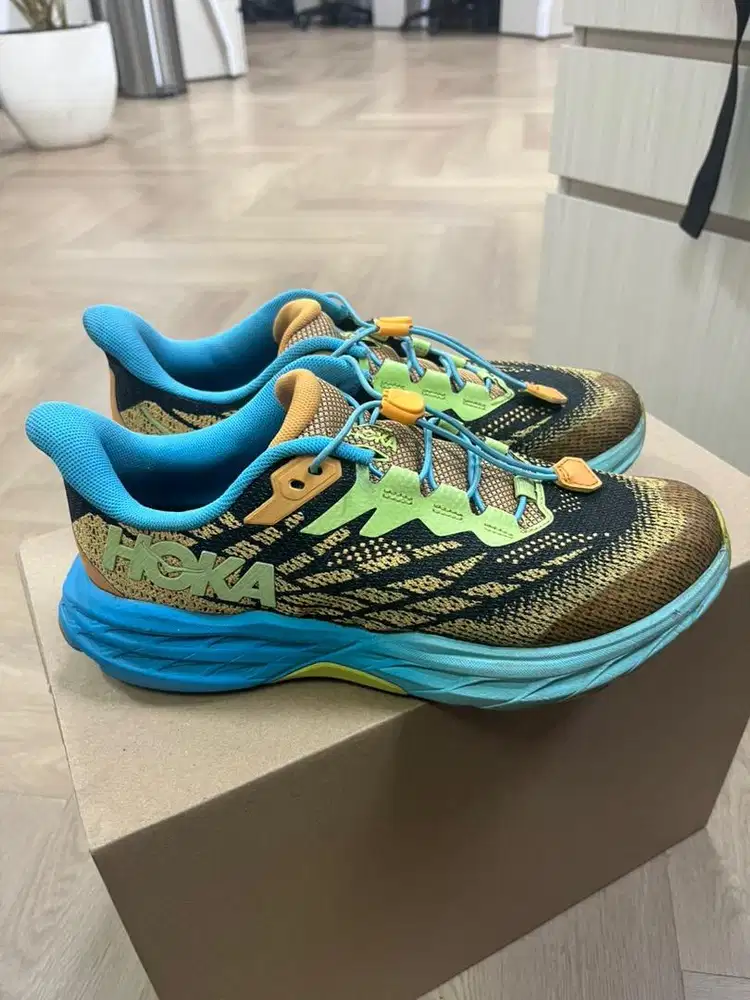 sepatu hoka speedgoat 5 trail size 40 like new
