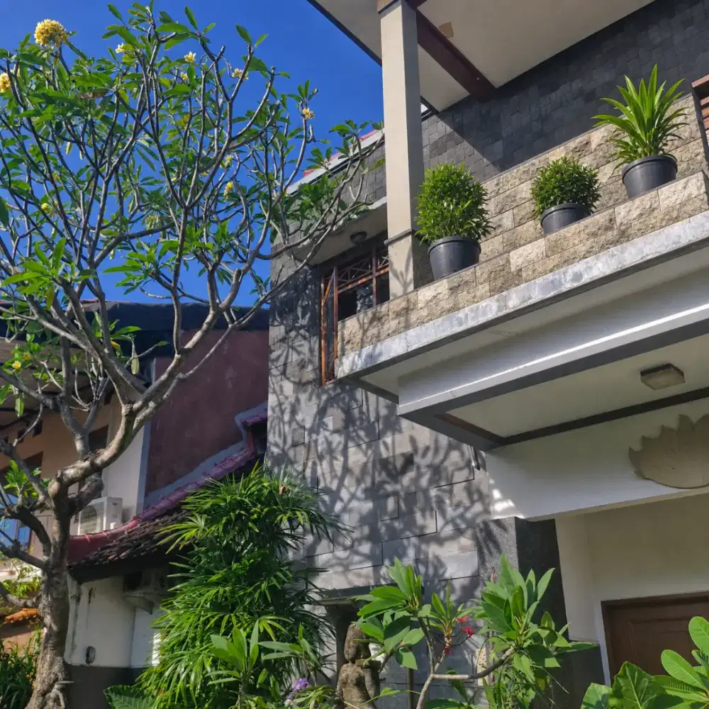 RUMAH TINGGAL NYAMAN  FULLY FURNISHED DI LINGKUNGAN AMAN & ASRI