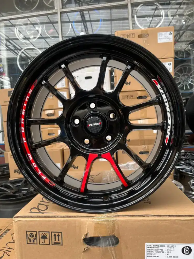 Venom 5 ring 17 lebar 8 pcd 5x114,3 ET 40 innova xpander 4pcs