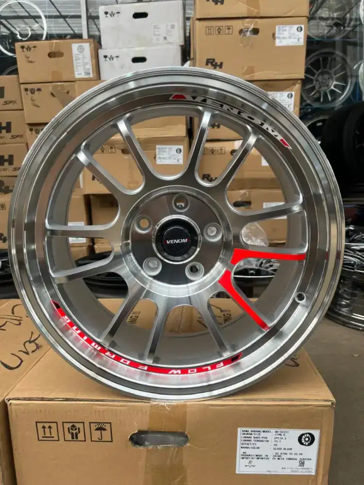 Venom 5 ring 17 lebar 8 pcd 5x114,3 ET 40 civic camry 4pcs