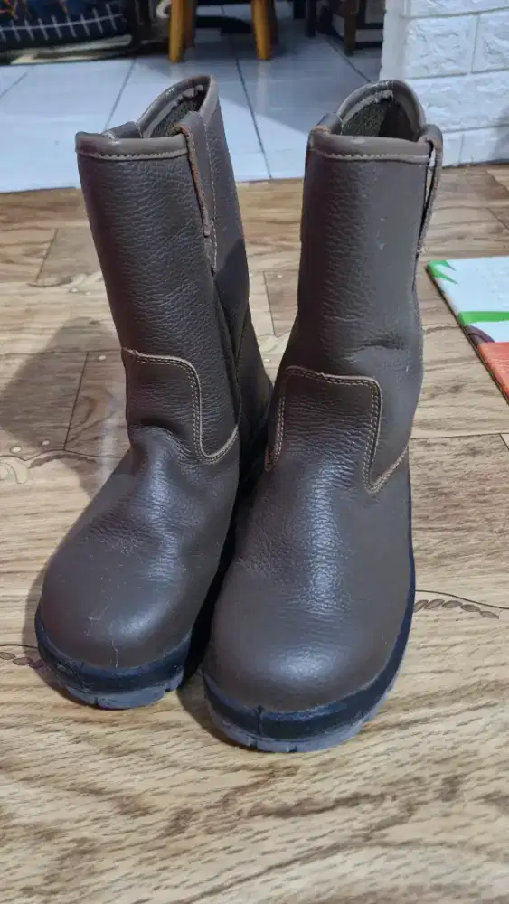 Sepatu safety Crushers baru 3x pakai