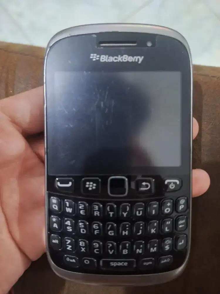 BlackBerry Curve 9320 atau BlackBerry Armstrong