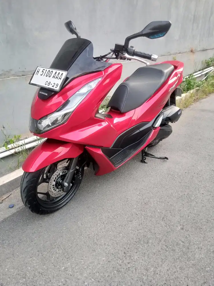 Honda PCX 160 2024 merah glossy