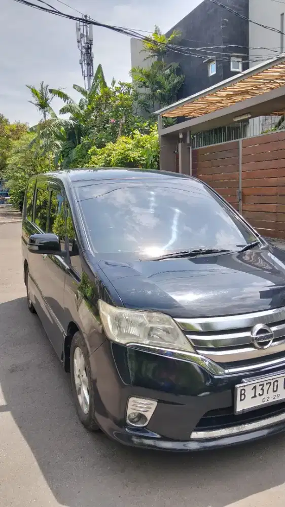 Nisan Serena mini bus mpv
