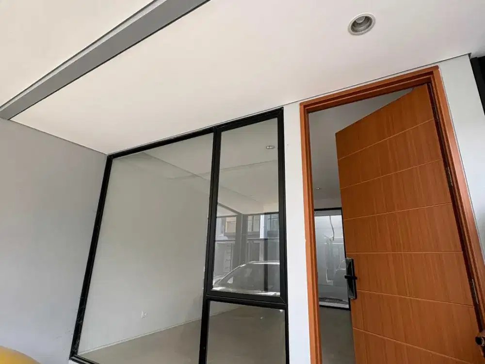 Disewakan Rumah Baru Gress Northwest Central 2LT 3KT LT60m Dekat Universitas Ciputra Surabaya Barat