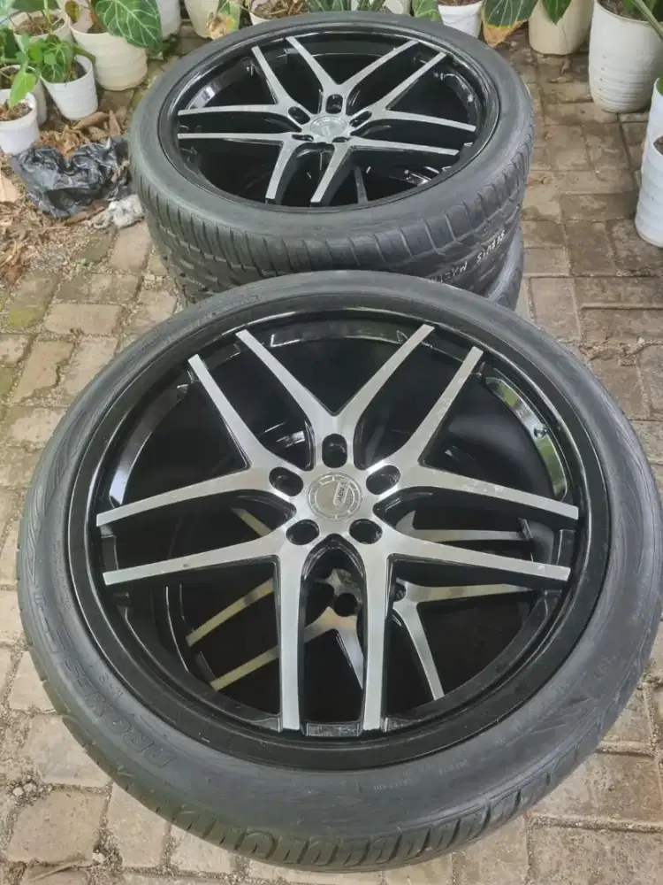 Velg+Ban
Velg merk ADV.1
PCD H5x114.3x9.5 R22,Ban TOYO PROXES ST, 70%