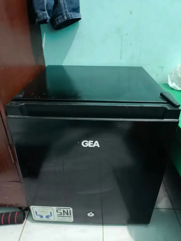 Dijual Kulkas Portable Mini GEA