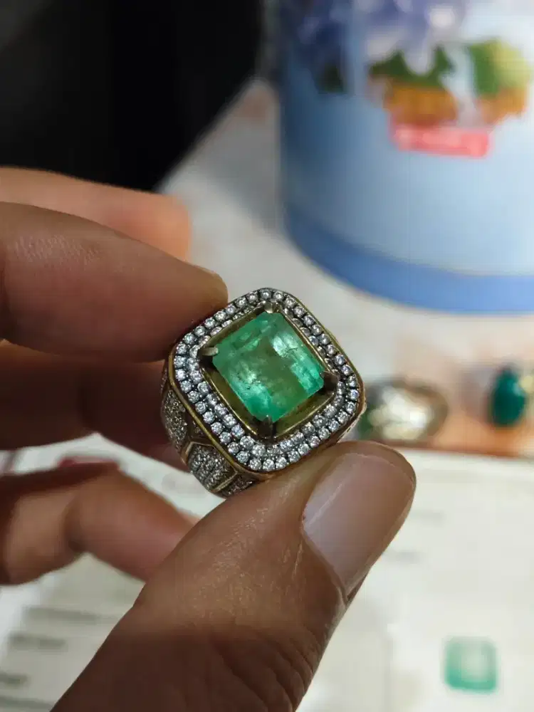 Natural Emerald Beryl Colombia 5.02crt Kristal Open Color Serti CGL