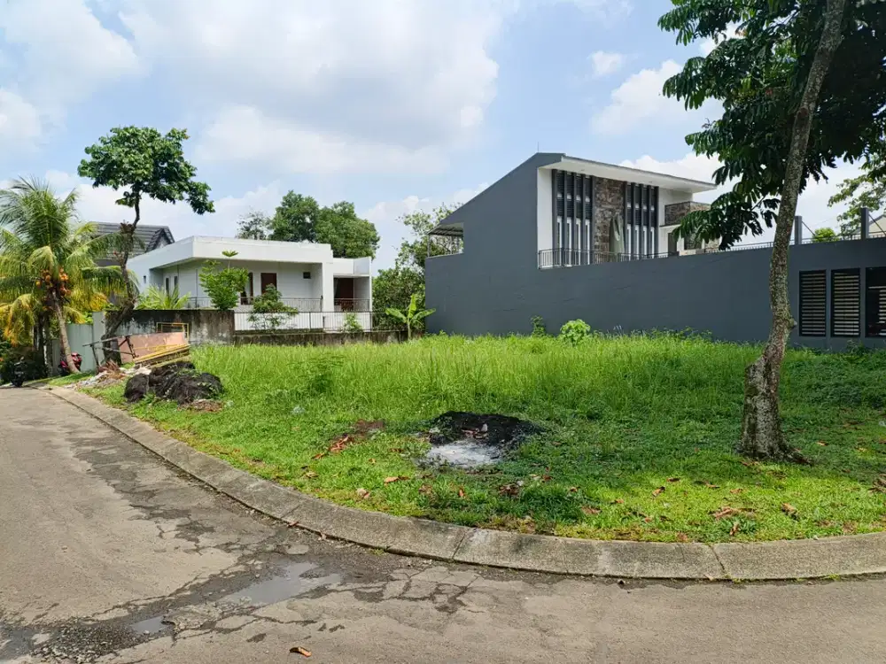 Kavling Hoek Eksklusif di Cluster Parahyangan, Sentul City, 384 Meter persegi, Open 2,5 M Nego.