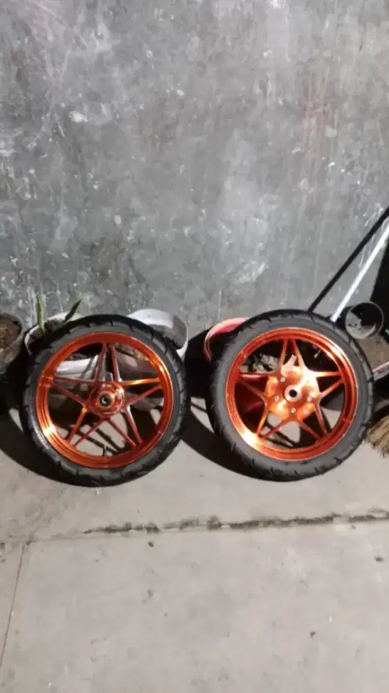 jual aja lagi butuh duit velg vnd spped,motor aerox new/old