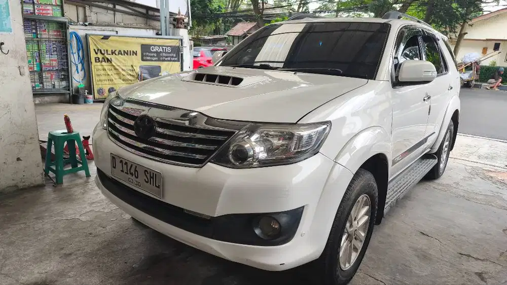 Jual fortuner G vnt solar metic hanya 239jt