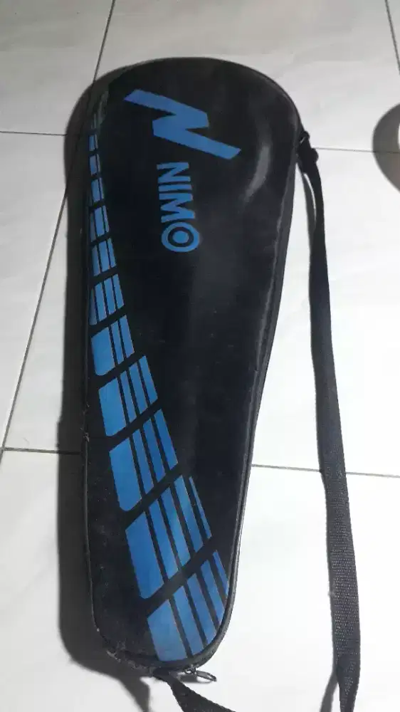Raket badminton