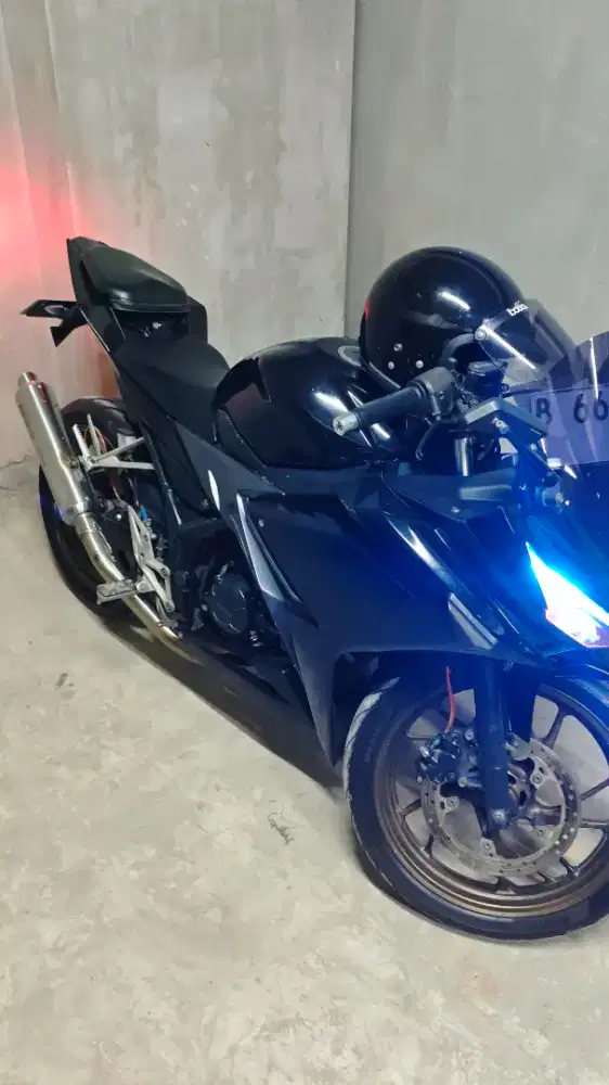 Jual Cepat Honda CBR 150 Milik Pribadi !!