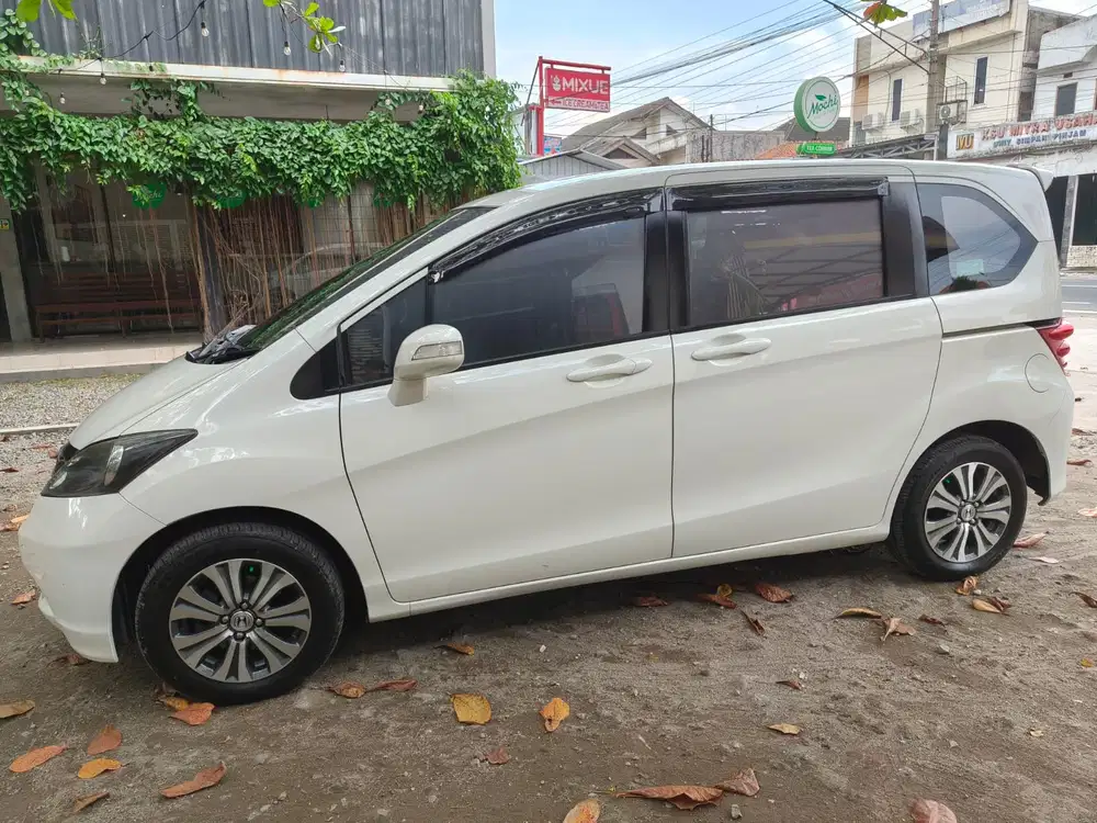 Honda Freed 2011 Bensin