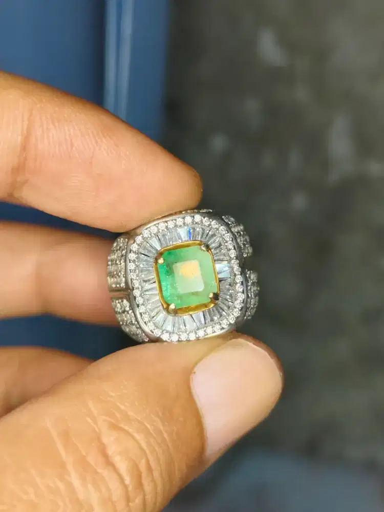 Natural Emerald Beryl Zamrud Colombia 1.18crt Kristal Sertifikat WGL