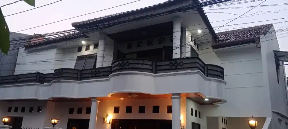 Dijual rumah lokasi strategis condet (nego)