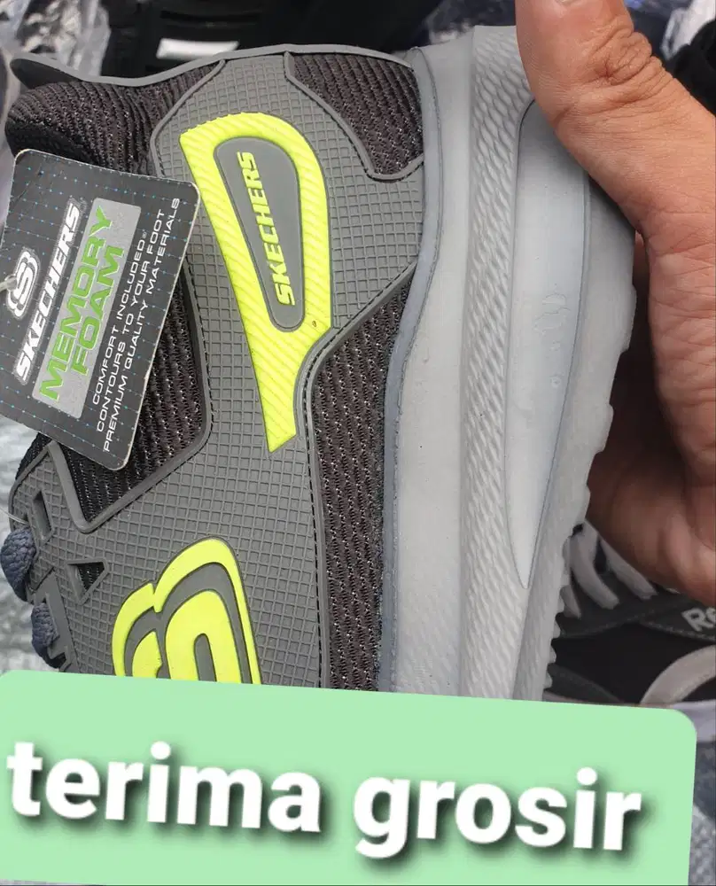 Sepatu sport pria