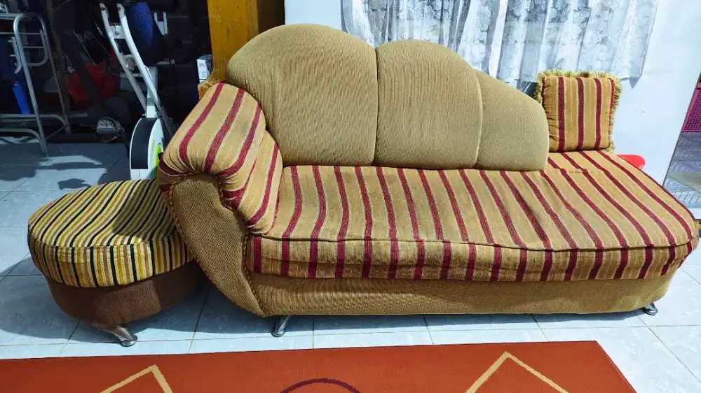 Sofa santai, bisa buat duduk2, atau tiduran
